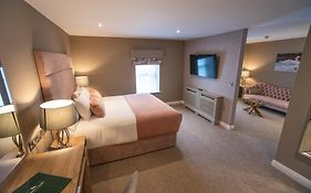 Castle Varagh Hotel & Bar